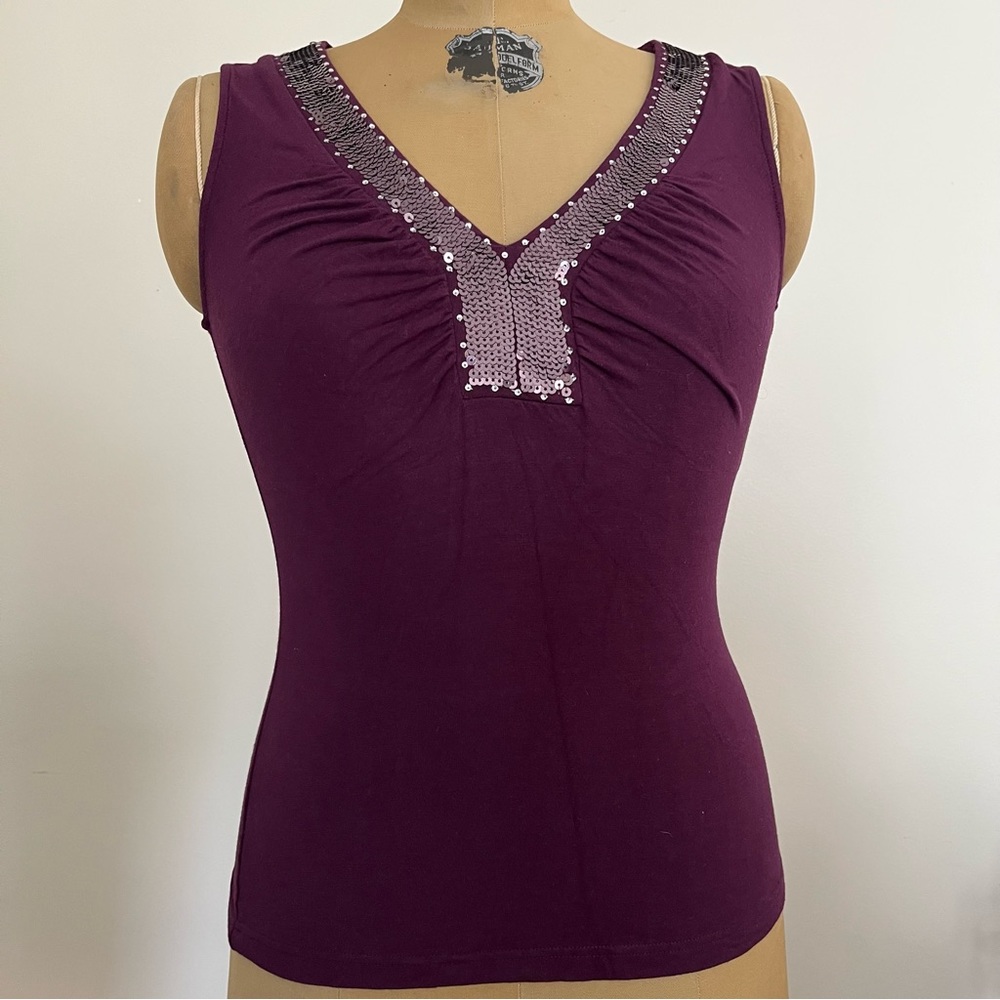 Cache Fitted Sleeveless Sequined V-Neck Top